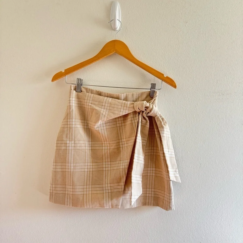 Aritzia Wilfred Tan adoring Front Wrap Plaid Skirt size 2 - Picture 3 of 10